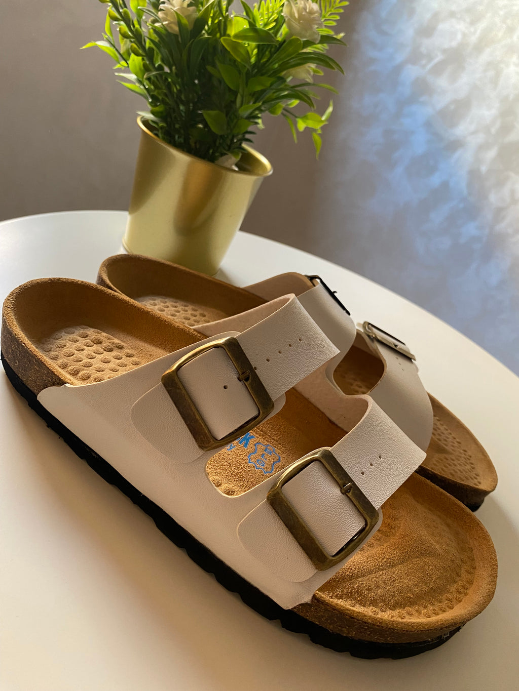 Sandale blanc gris en daim