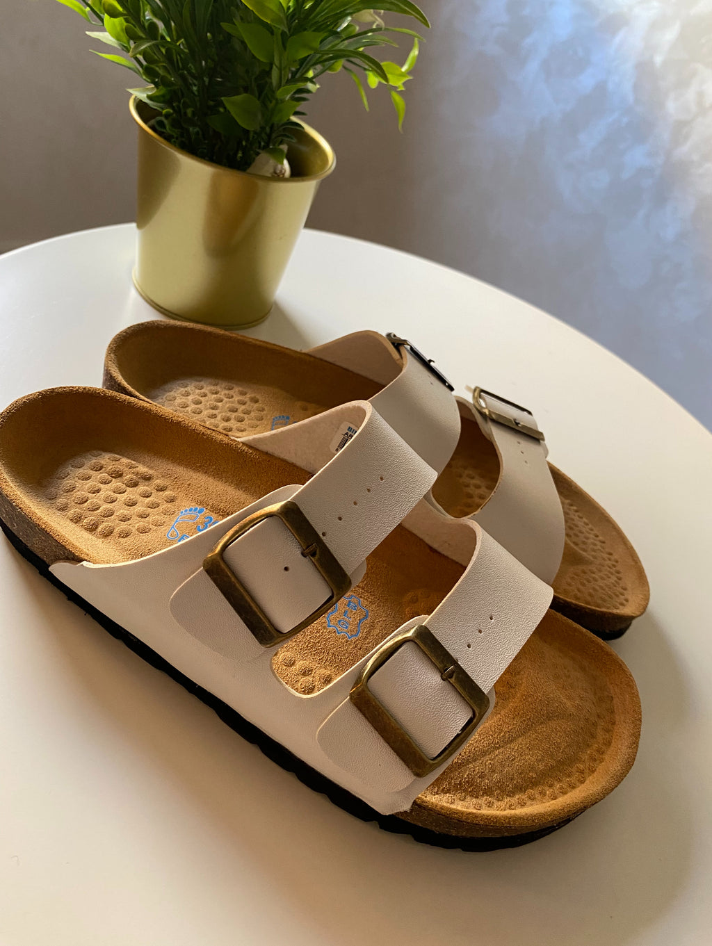 Sandale blanc gris en daim